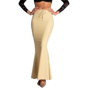 TIA BHUVA Nude Saree Silhouette Short (36")